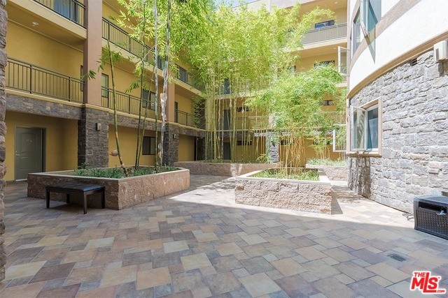 Building Photo - 345 S Gramercy Pl