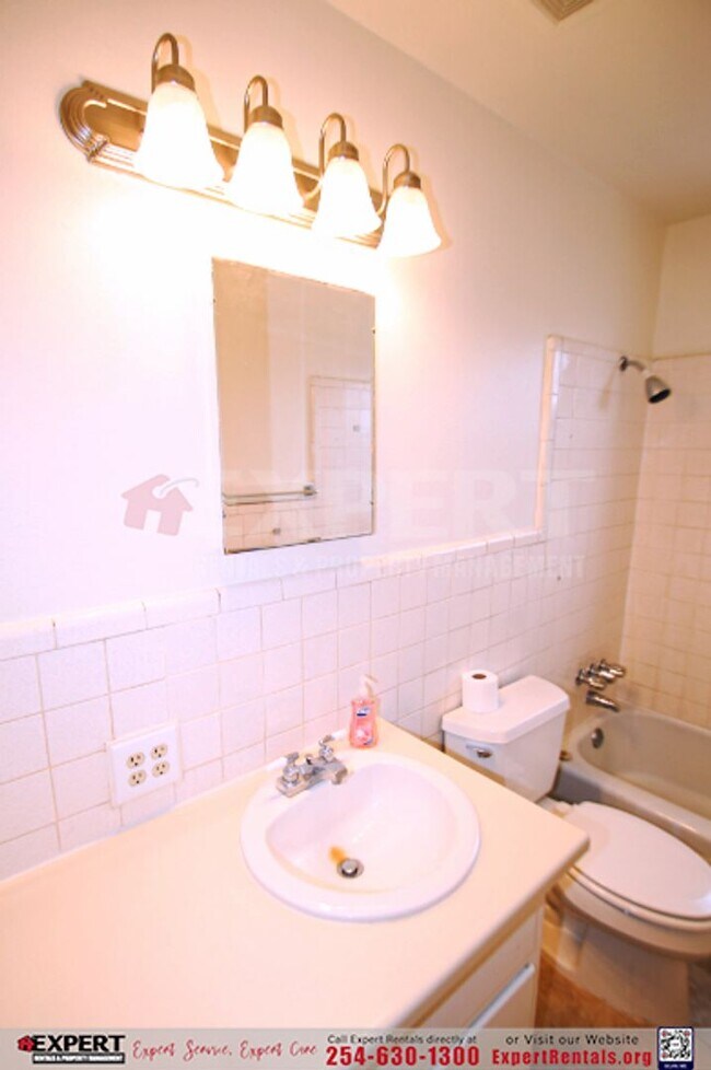 Building Photo - Charming 3-Bedroom Home