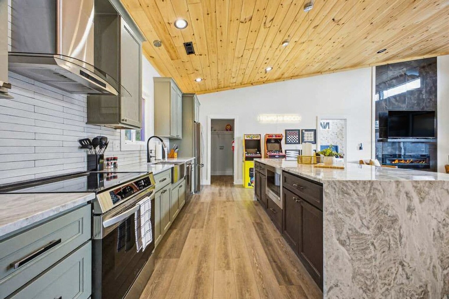 Building Photo - 268 Everett St