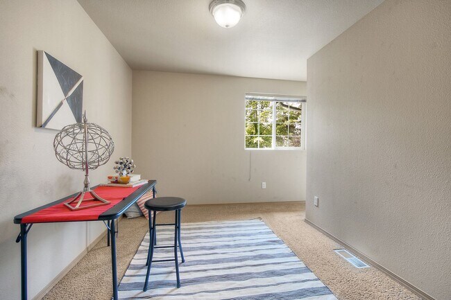 Building Photo - Main floor master - A/C home with 4 bedrooms formal living/dining and great room! Olympia School ...