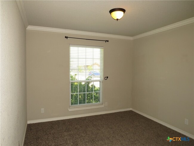 Building Photo - 2604 Hector Dr