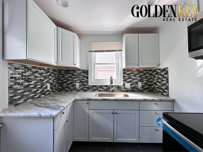 Building Photo - Westside 3 Bedroom