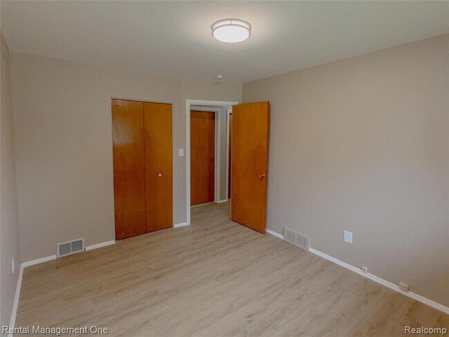 Building Photo - 34381 Rosslyn St