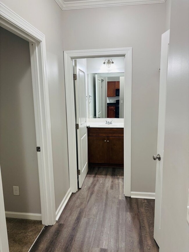 Building Photo - Adderman Point- 1 bed/1 bath Apartment