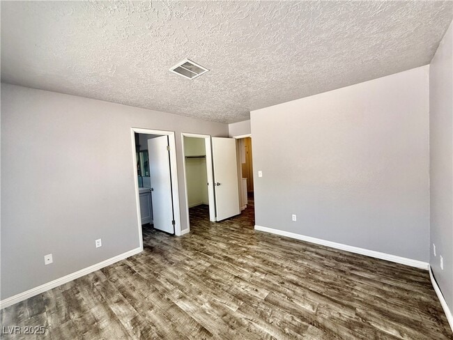Building Photo - 4600 Ermine Ct