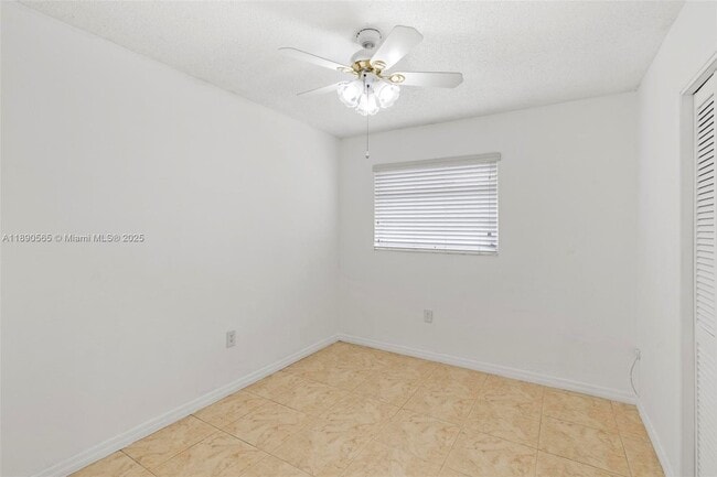 Building Photo - 5633 SW 40th St