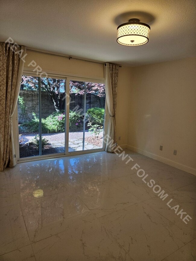 Building Photo - Coming Soon – 3 Bed / 2 Bath Home Near Folsom High School