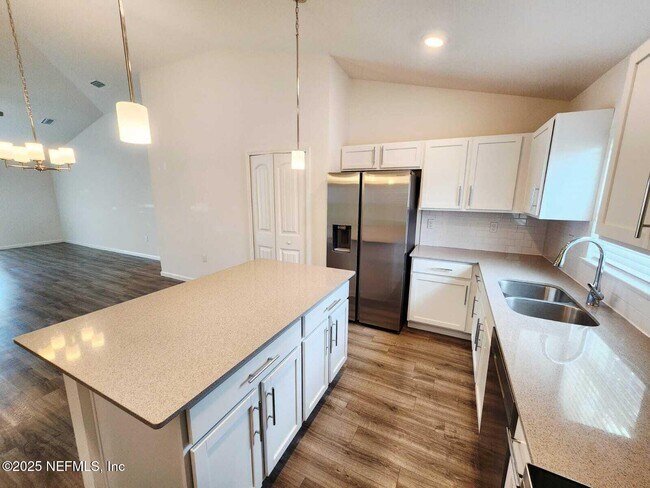 Building Photo - 27 Farmsworth Dr