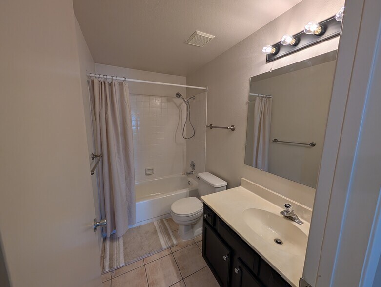 Building Photo - 2718 Powder Dr