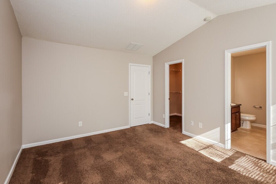 Building Photo - 2120 Crown Park Dr