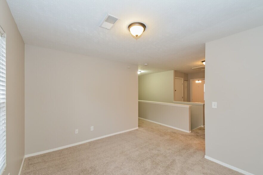Building Photo - 2653 Sutherland Dr