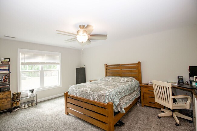 Building Photo - The perfect home! * *Coming up soon!!!!!**