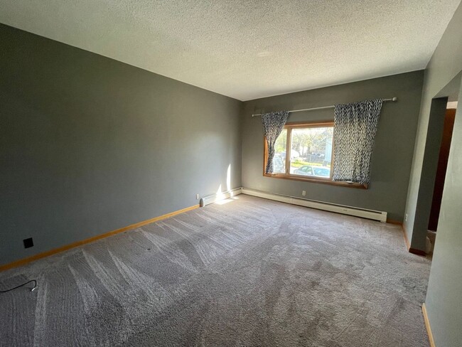 Building Photo - 4 Bedroom Home in Duluth - Available Now!