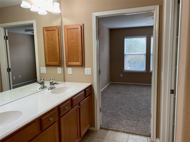 Building Photo - 249 Cascata Dr