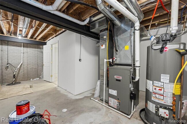 Building Photo - 23102 Alexa Dr