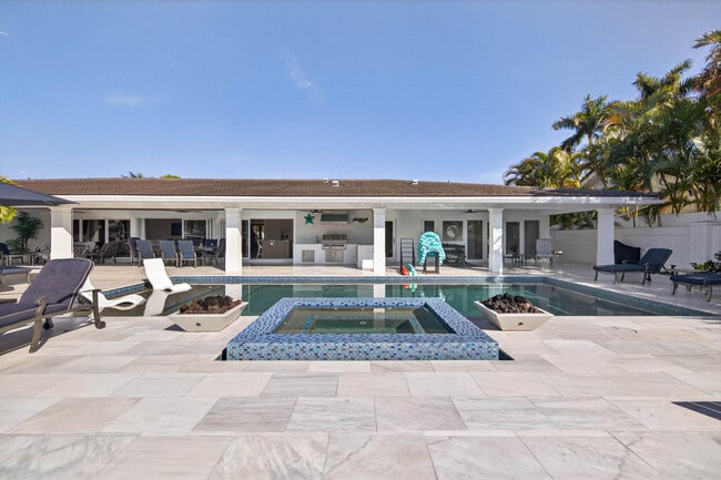 Building Photo - 3109 NE 42nd Ct