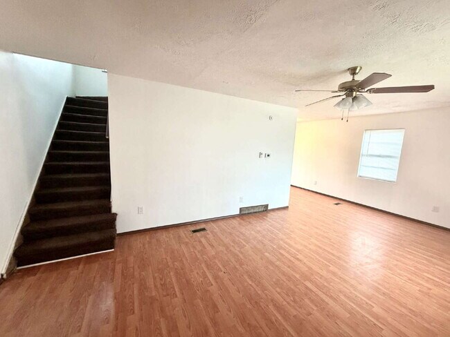 Building Photo - Fully Renovated 3 Bedroom 1 bath Home!