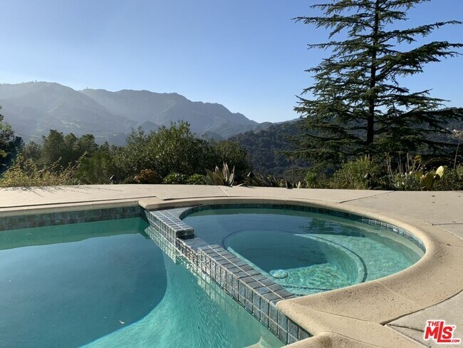 Building Photo - 21277 Entrada Rd