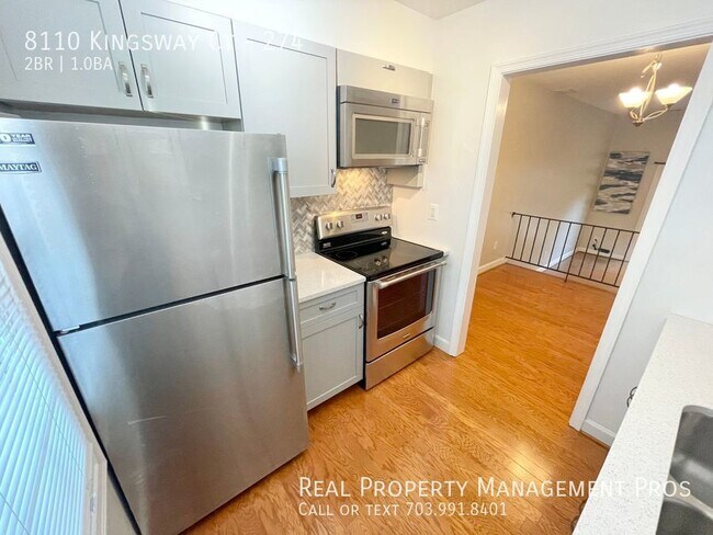 Building Photo - UPDATED 2 BEDROOM HOME - PRVATE BACK YARD ...