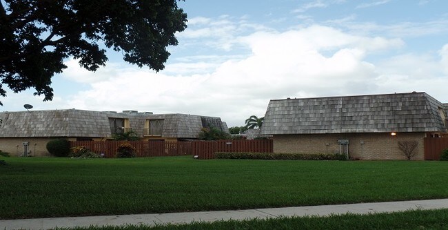 Building Photo - 451 Springdale Cir