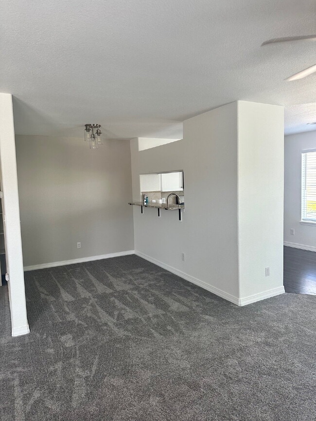 Building Photo - "Charming 2-Bed Townhouse Retreat with 2.5 Baths in Lochbuie – Spacious 1312 Sq. Ft. Living!"