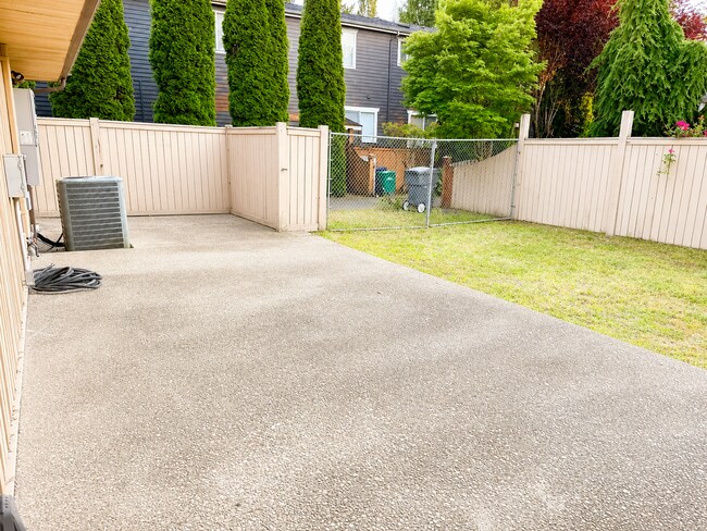 Building Photo - Beautifully Remodeled Home in Prime Kirkland Location | Designer Finishes | Spacious Layout | Top...
