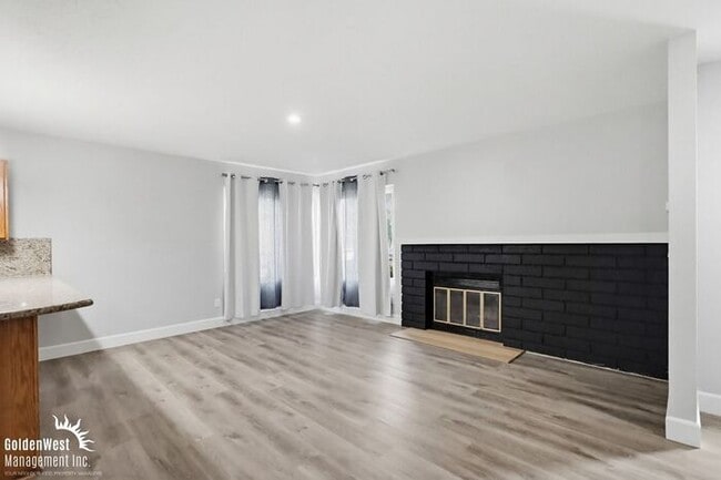 Building Photo - Stunning 3Bdm 2Ba Home with Fenced Patio and 2-Car Garage in San Diego