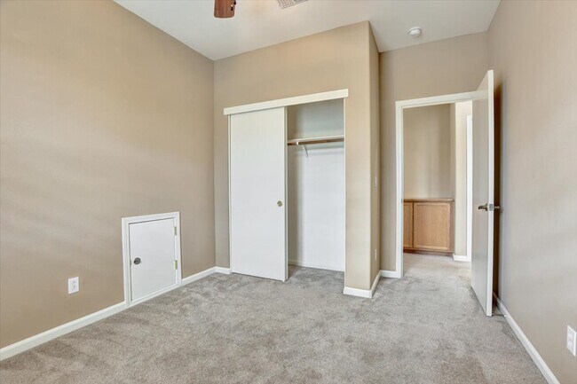 Building Photo - 683 Courtyards Loop