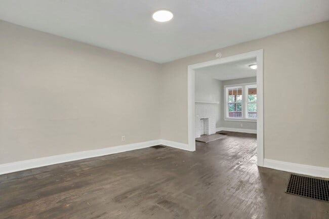 Building Photo - 657-659-659 S Burgess Ave