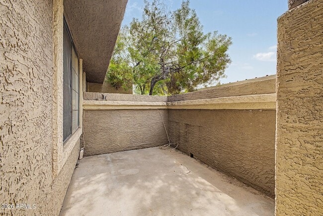 Building Photo - 1905 E University Dr