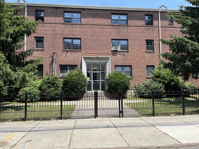 Building Photo - 204 North St