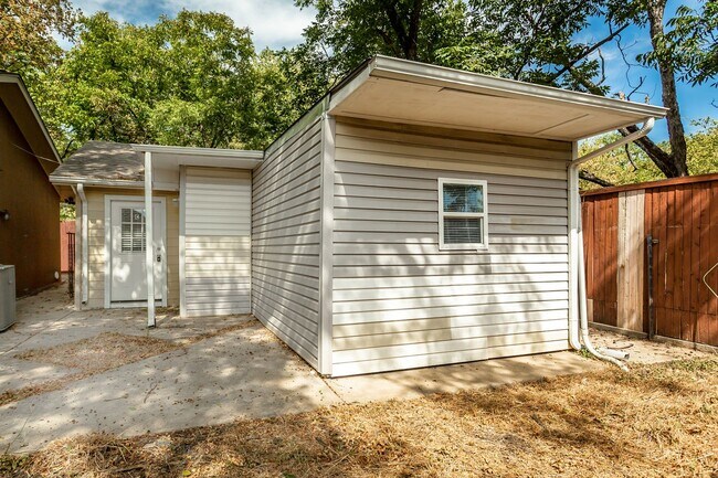 Building Photo - 2351 Longhorn St