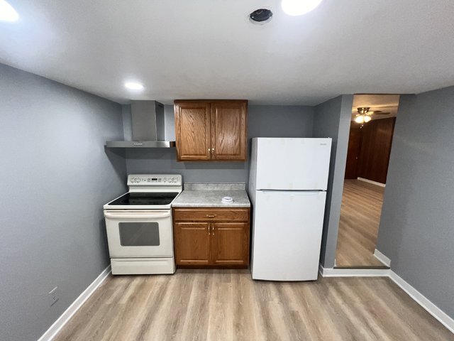 Building Photo - 1108 E 9th St