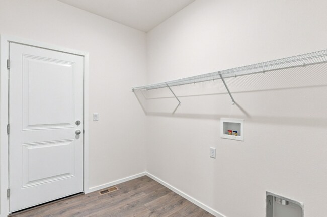 Building Photo - Spacious Columbia Floorplan with Full Unfinished Basement