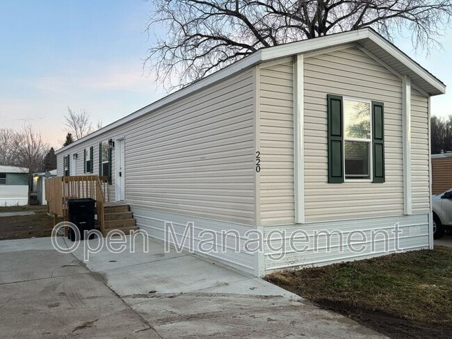 Building Photo - 725 S 12th St