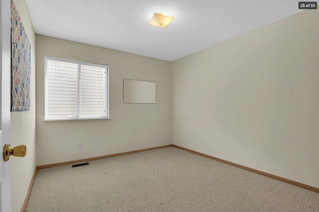 Building Photo - 1801 Glenwood Oaks Ct