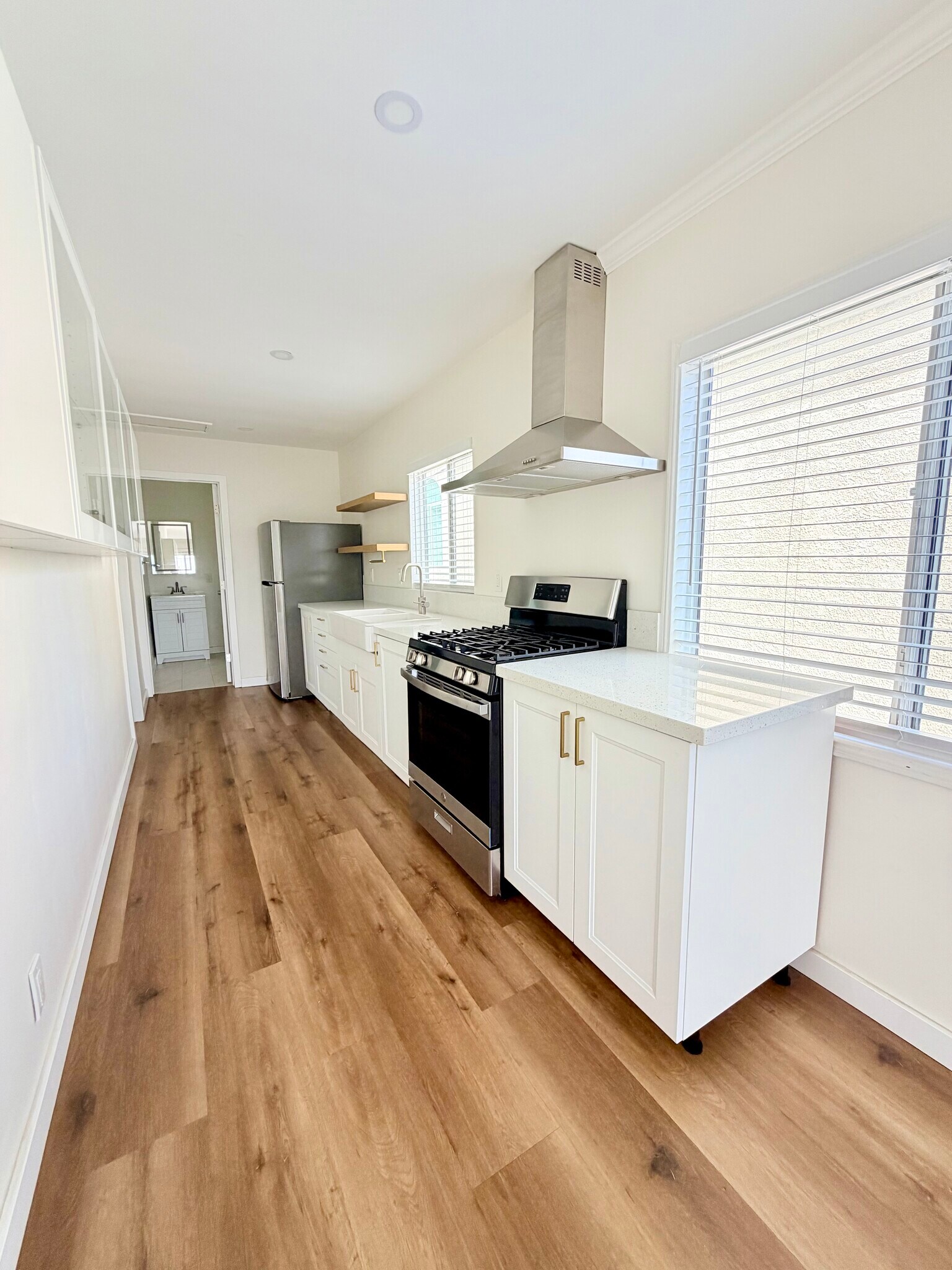 Building Photo - 1316 N Hollywood Way