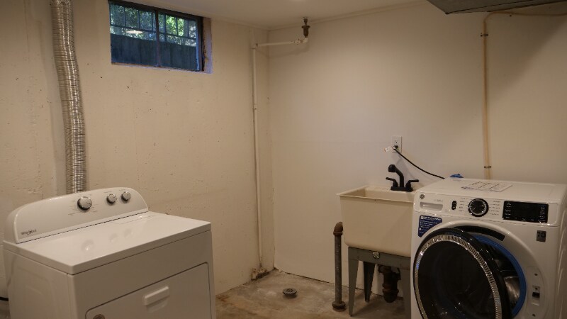 Building Photo - 1525 Ivy Ct