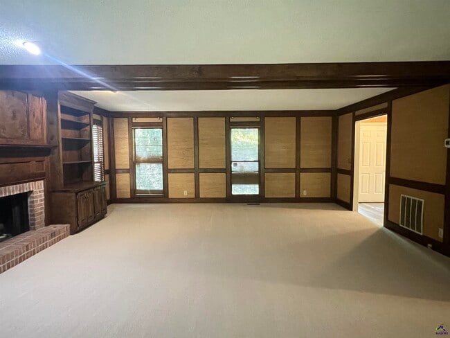 Building Photo - 136 River Knoll