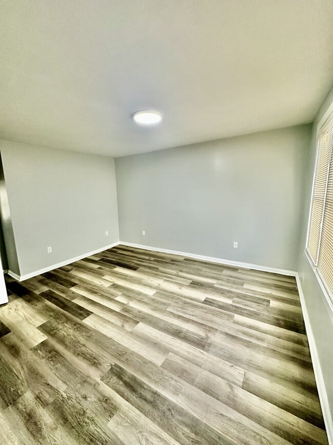 Building Photo - 1917 W 21st St