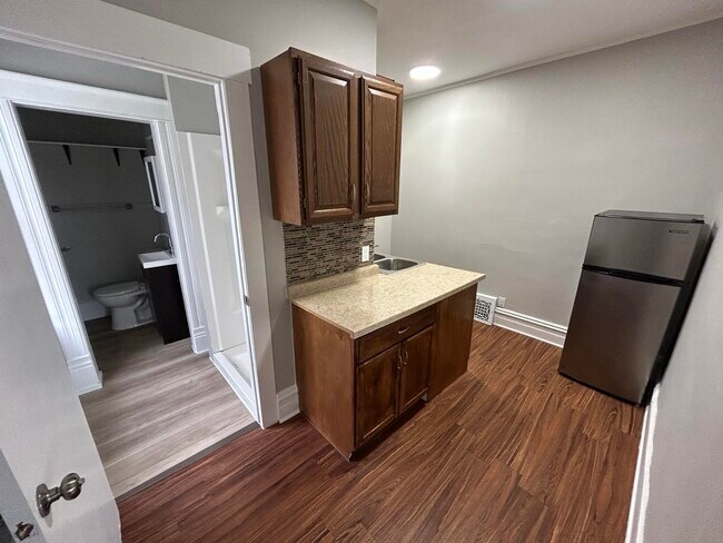 Building Photo - 77 W 23rd St