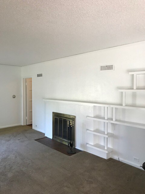 Building Photo - 228 W Nelson St