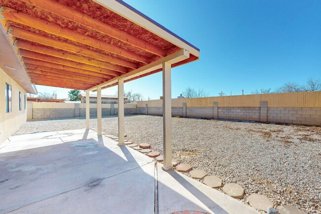 Building Photo - Taylor Ranch 4/BD 2/BA 2/CG