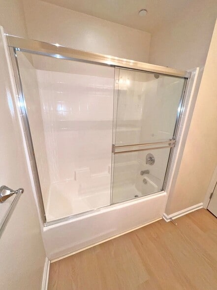 Building Photo - 2969 Kelton Ave