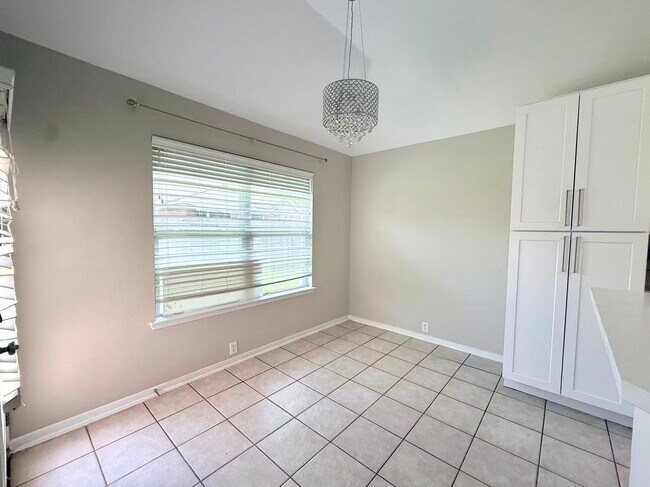 Building Photo - 9006 Sundown Dr