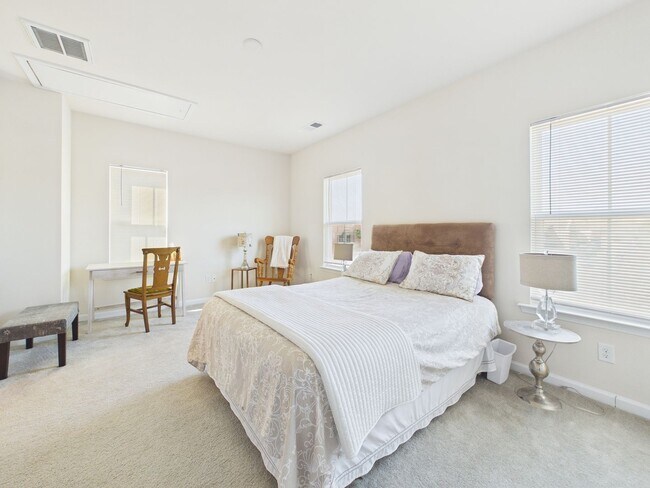 Building Photo - 14225 Martinet Xing