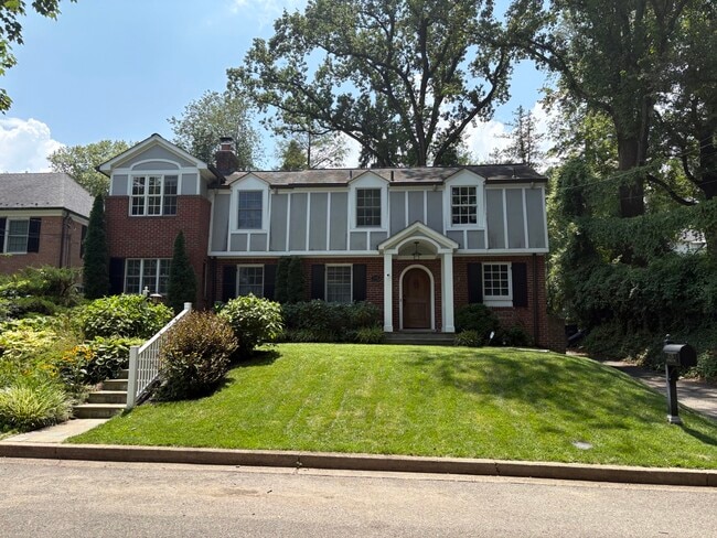 Primary Photo - 4726 Sedgwick St NW