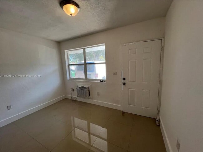 Building Photo - 1 bedroom in Miami FL 33147