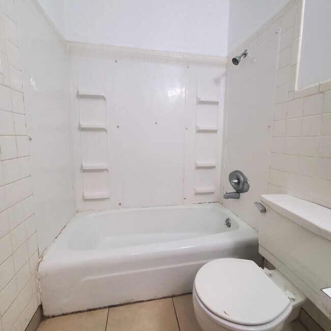 Building Photo - 2429 N Market Ave