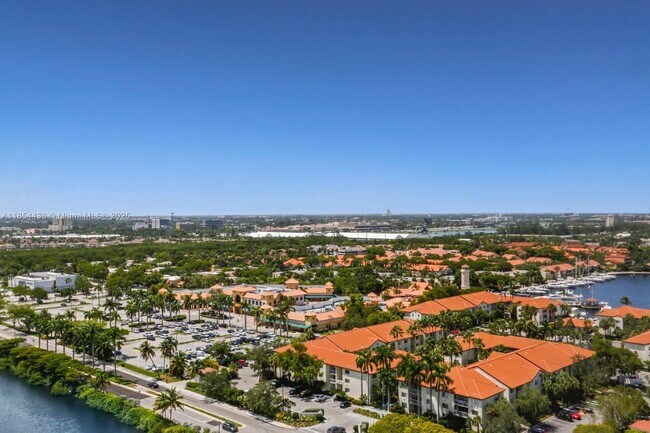 Building Photo - 3701 N Country Club Dr